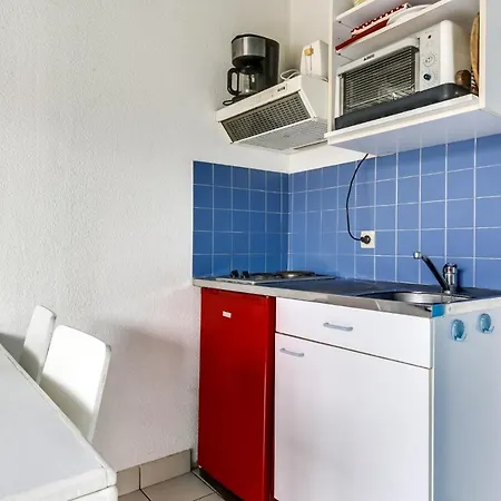 Holiday home Maison T3, 4 Pers, A 300m Plages, Parking Prive - Fr-1-521-56